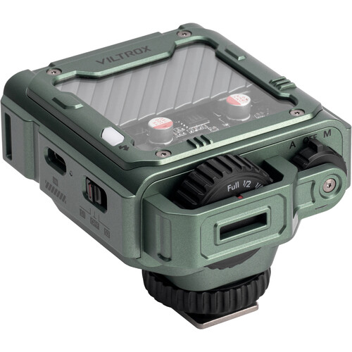 Футуристический свет для FUJIFILM: обзор накамерной вспышки Viltrox Spark Z3-F в цвете Tundra Green