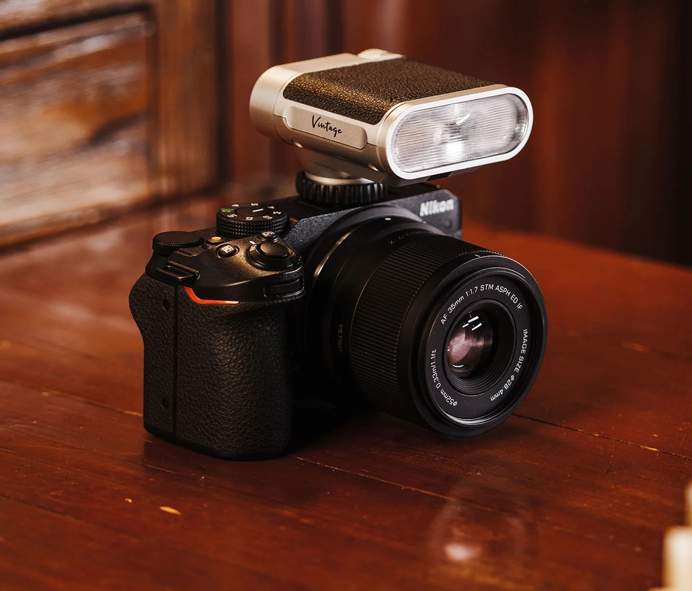nakamerniy-spalax-viltrox-vintage-z1-on-camera-flash